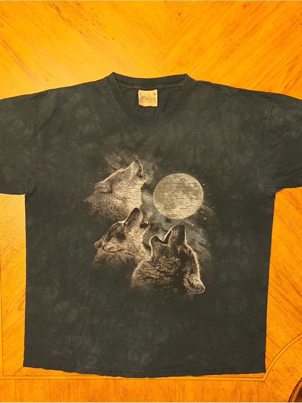 Vintage The Mountain Three Wolf Moon Tshirt Size XL Wolfpack Short Sleeve